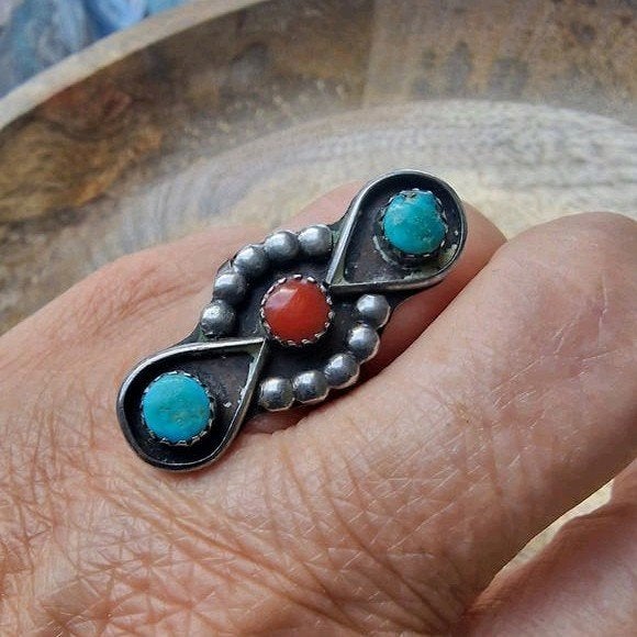 Zilveren Navajo ring met turkoois en koraal, Sieraden, Tassen en Uiterlijk, Gebruikt, Ophalen of Verzenden, 17 tot 18, Met edelsteen