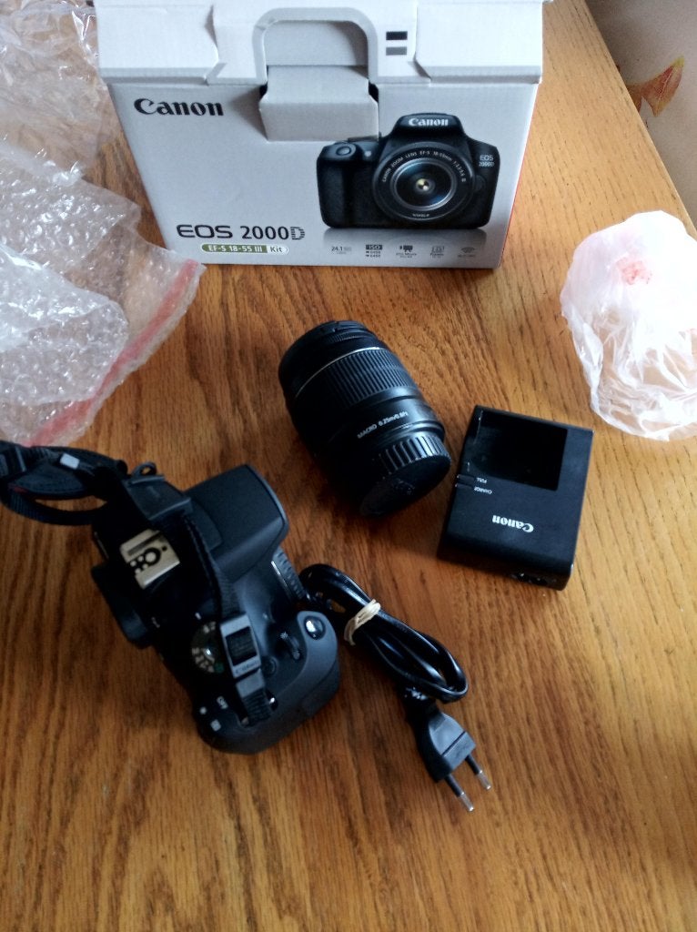 Canon 2000d inc batterij, lader, tas, en 18-55 kit-lens, Audio, Tv en Foto, Fotocamera's Digitaal, Gebruikt, Spiegelreflex, Canon