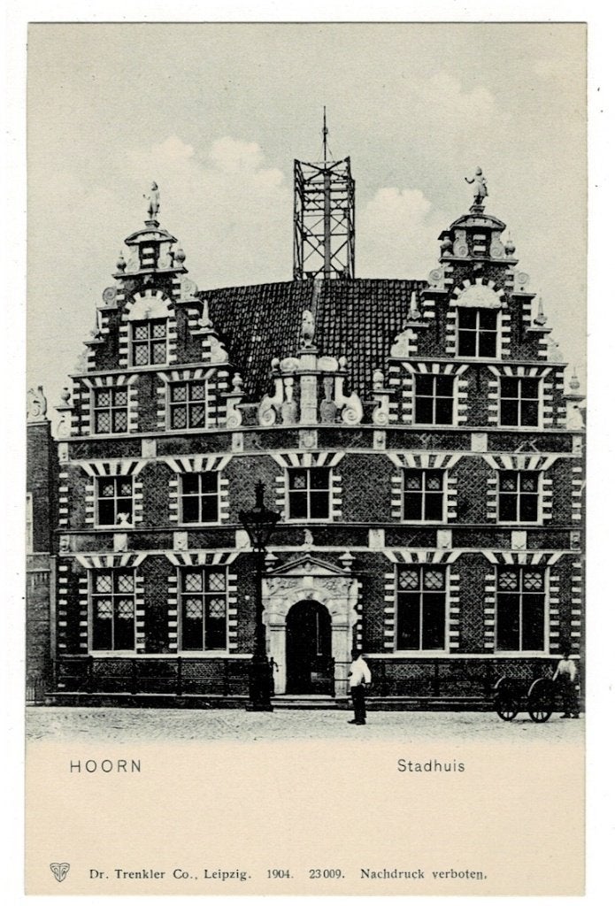 Hoorn 1905. Het Stadhuis op de Nieuwstraat (handkar)., Ophalen of Verzenden, Voor 1920, Ongelopen, Noord-Holland
