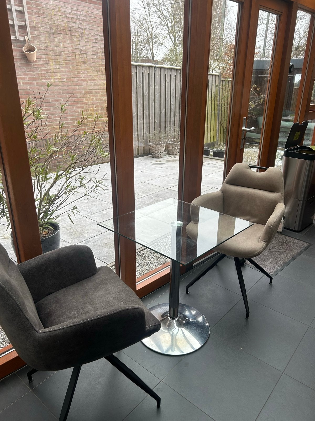 Glazen bijzettafel met chromen voet, Gebruikt, Vierkant, Glas, 60 cm of meer