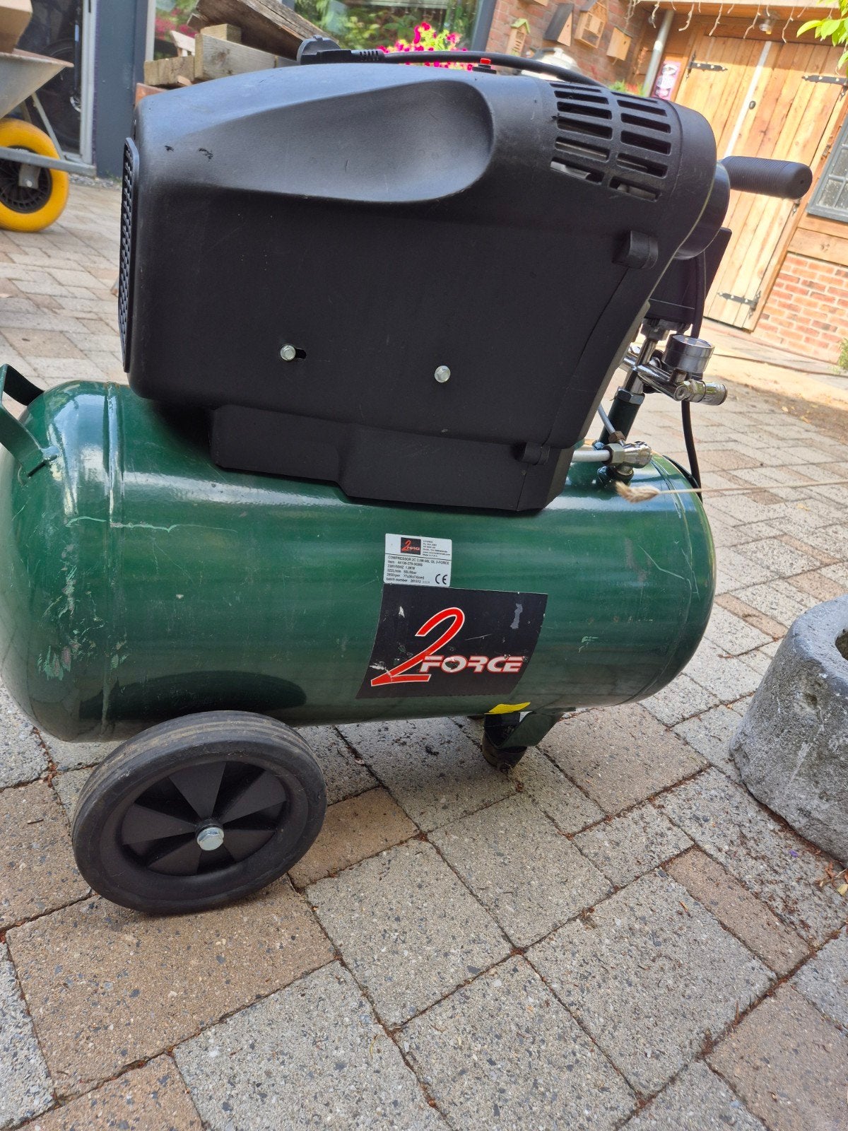2-FORCE Compressor 50L 8 bar, Ophalen, Gebruikt, 25 tot 100 liter, 200 tot 400 liter/min