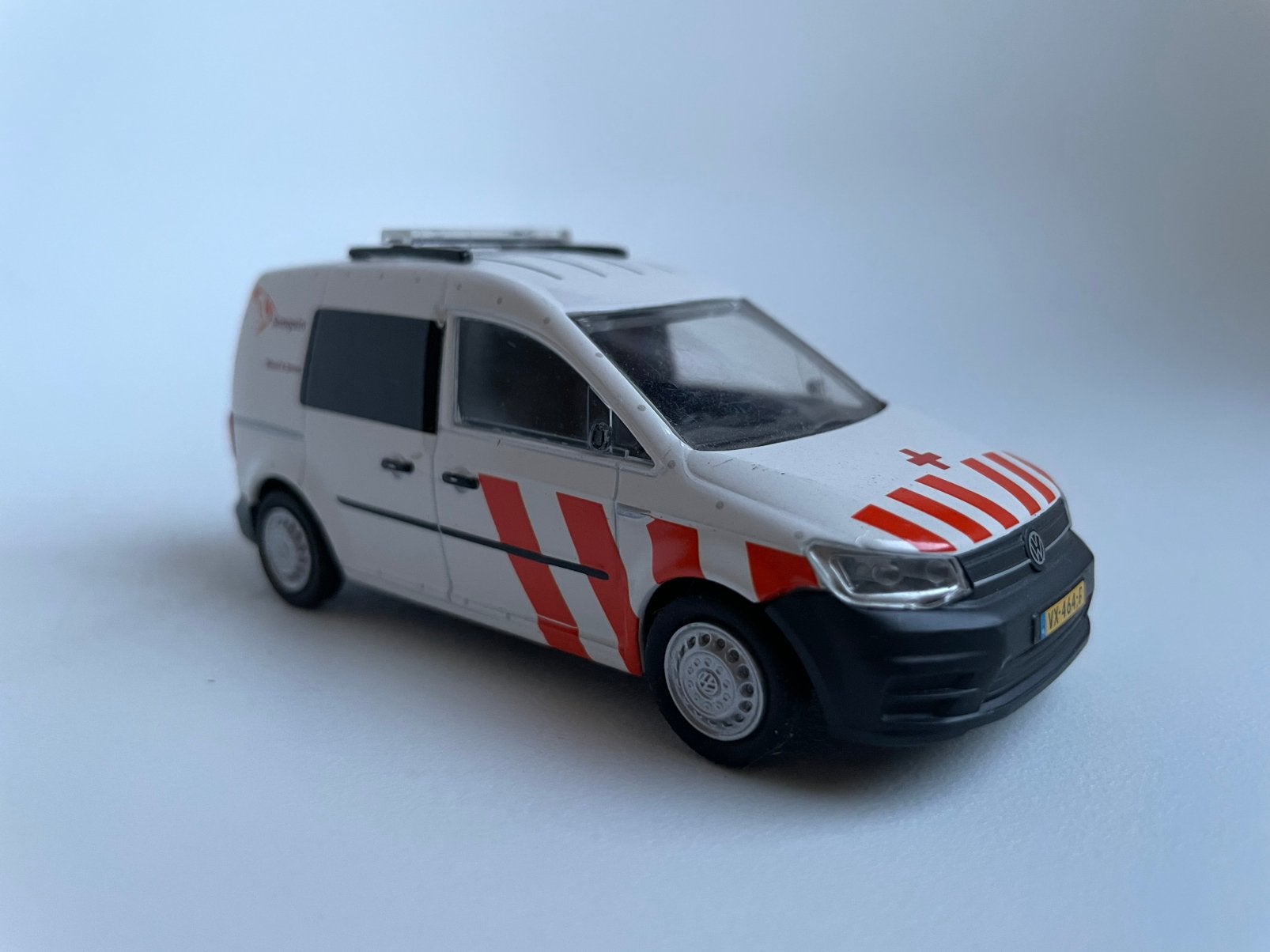 model Volkswagen VW Caddy Sanquin bestelauto 1/43 WSI-models, Hobby en Vrije tijd, Modelauto's | 1:43, Ophalen of Verzenden, Gebruikt
