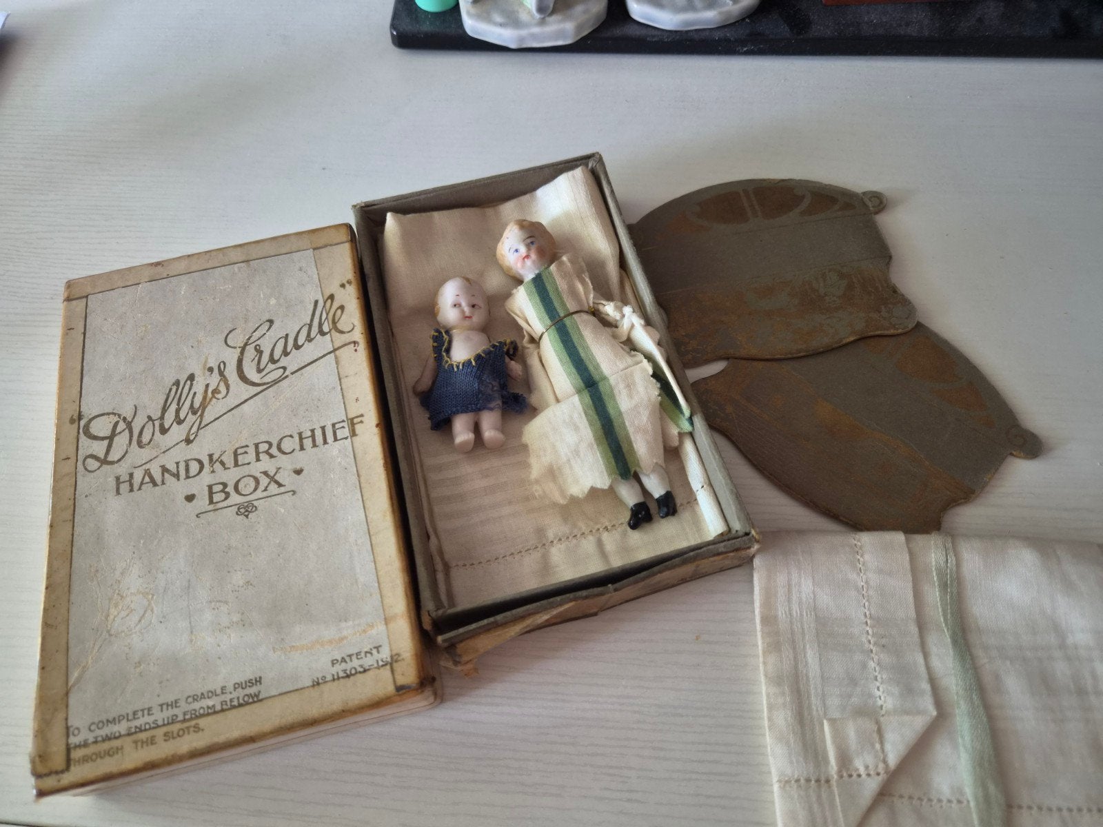Vintage Dolly's Cradle Handkerchief Box met poppen, Ophalen of Verzenden, Gebruikt, Pop