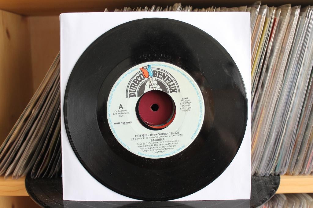 7" Single Sabrina - Hot Girl / Kiss Me (Dutch), Gebruikt, 7 inch, Ophalen of Verzenden, Pop