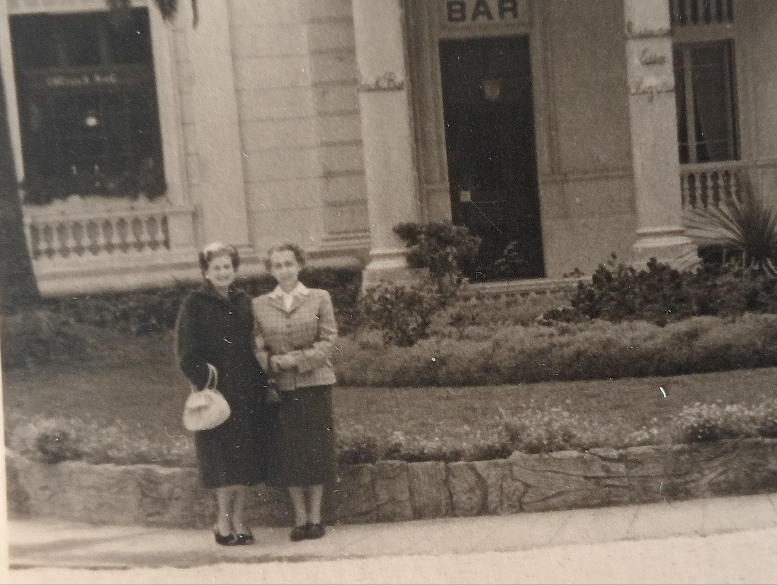 Gebouw met palmbomen Frankrijk jaren 50, Ophalen of Verzenden, 1940 tot 1960, Gebruikt, Overige onderwerpen