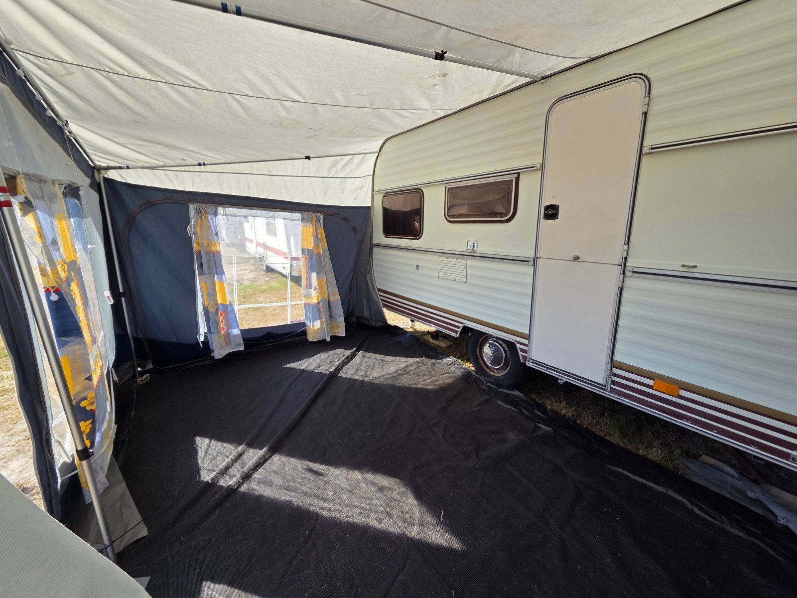 Hobby caravan met voortent en stalling!, Vast bed, Hobby, Particulier, Openslaande ramen