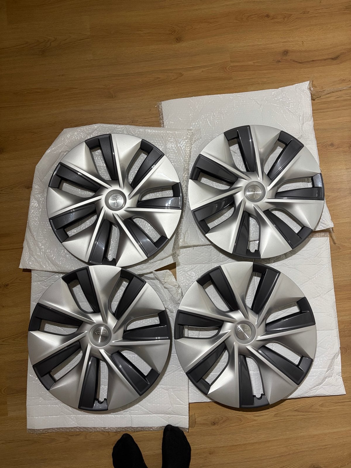 Set van 4 Tesla Model Y 19 inch wieldoppen (2021-2024), Auto diversen, Wieldoppen, Ophalen of Verzenden, Zo goed als nieuw