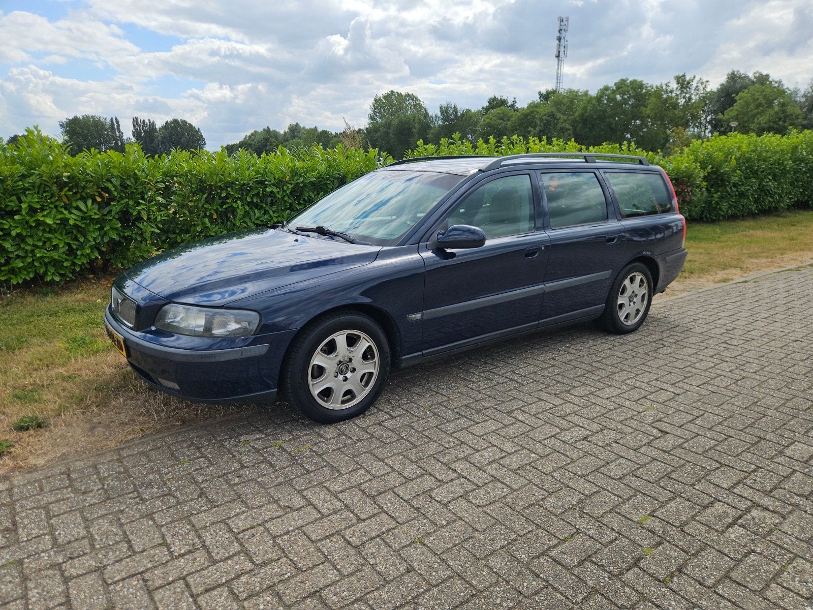 Volvo V70 2.3 T-5 250PK AUT 2000 Blauw, 1800 kg, Blauw, 93 €/maand, 500 kg