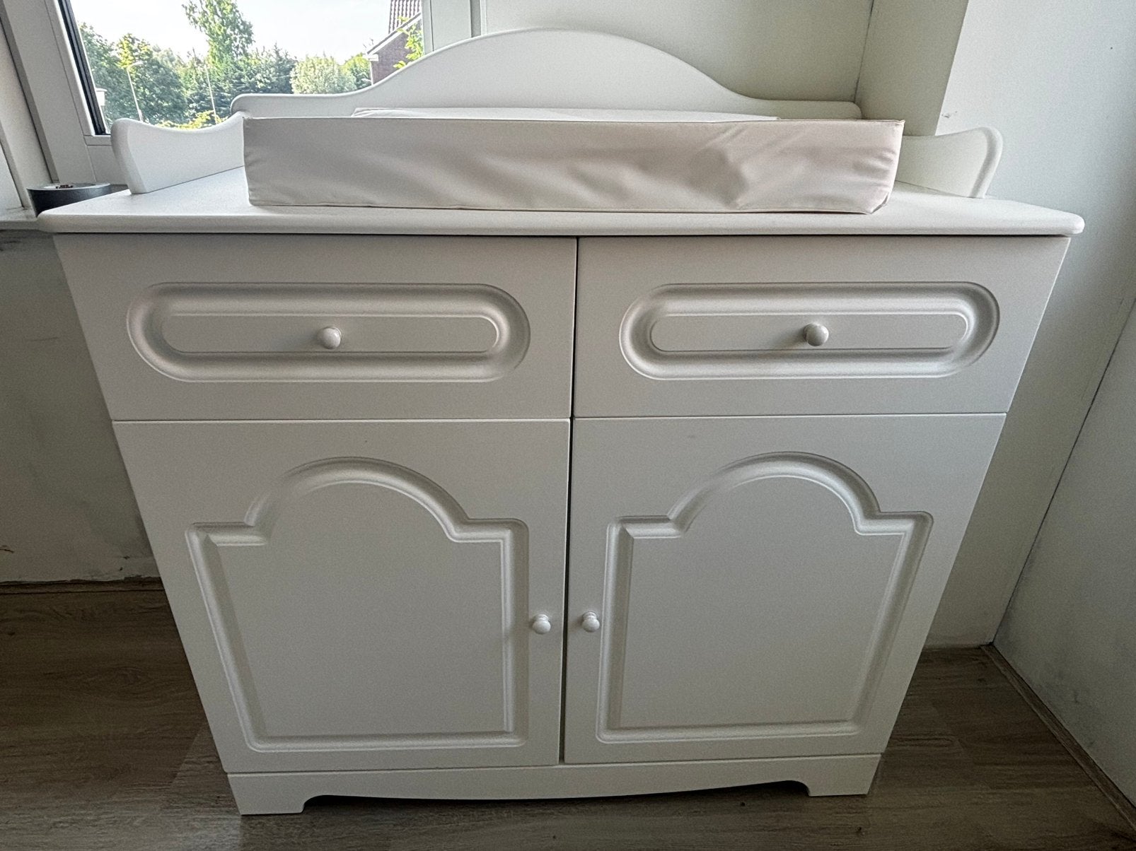 Bedje en commode, Kinderen en Baby's, Kinderkamer | Complete kinderkamers, Ophalen, Zo goed als nieuw, Jongetje of Meisje