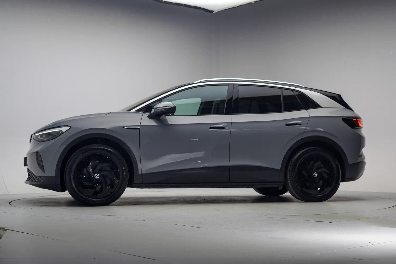 Volkswagen ID.4 77kWh 3-Fase [ LED Navi Apple/Android Clima, Automaat, 0 cilinders, Gebruikt, 1000 kg