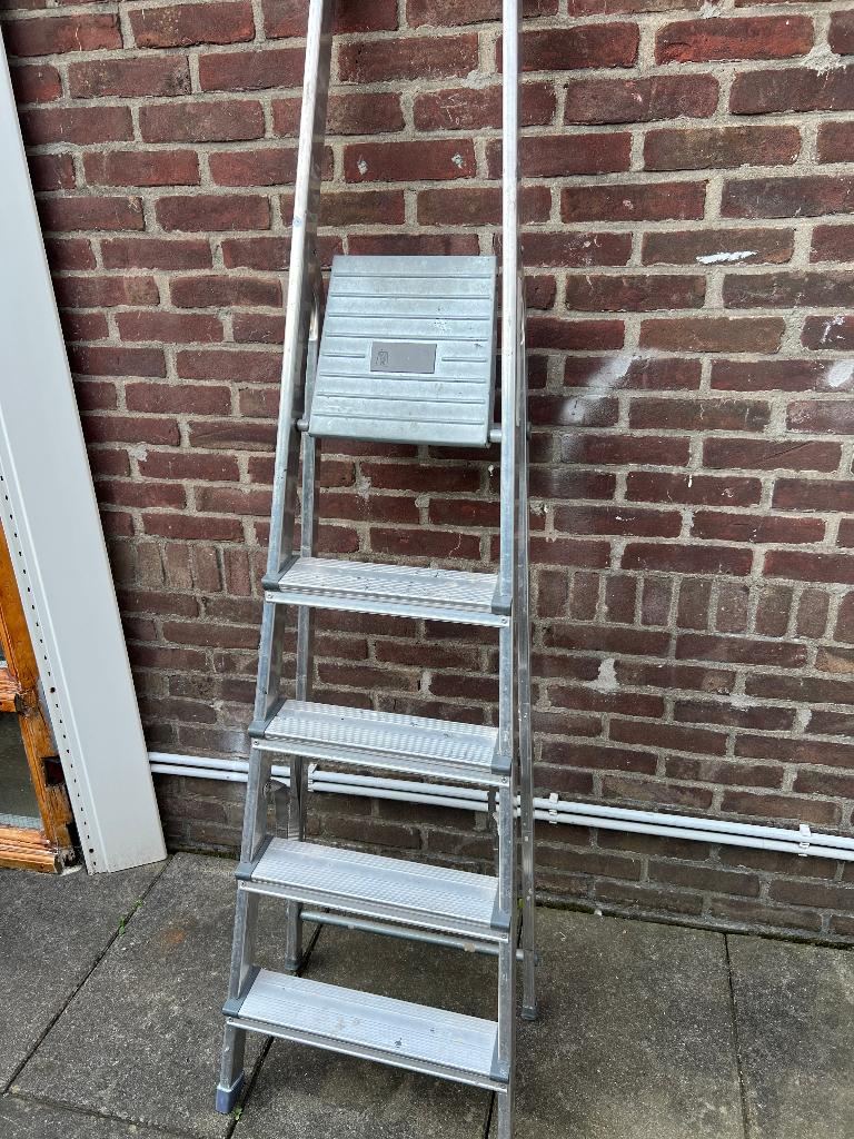Stevige aluminium trap 150 kg, Doe-het-zelf en Verbouw, Ladders en Trappen, Ophalen, Zo goed als nieuw, Trap, Minder dan 2 meter