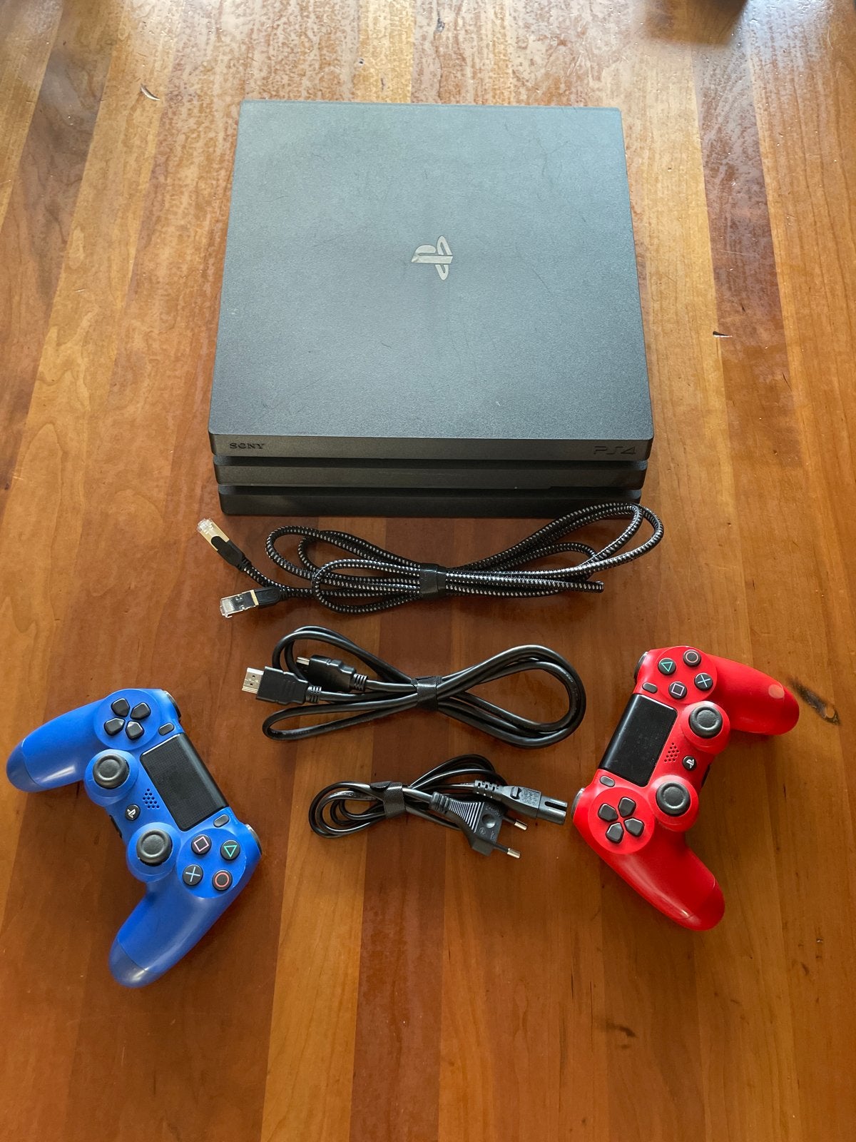 PlayStation 4 Pro 1TB met 2 controllers en kabels+ SSD Kaart, Gebruikt, Verzenden, Met 2 controllers, 1 TB