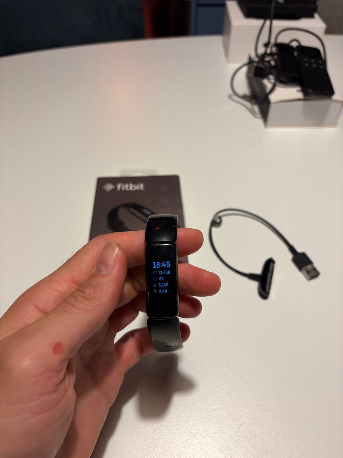 Fitbit Inspire 2 - Zwart (inclusief oplader en doos), Gebruikt, Zwart, Ophalen of Verzenden, Waterdicht