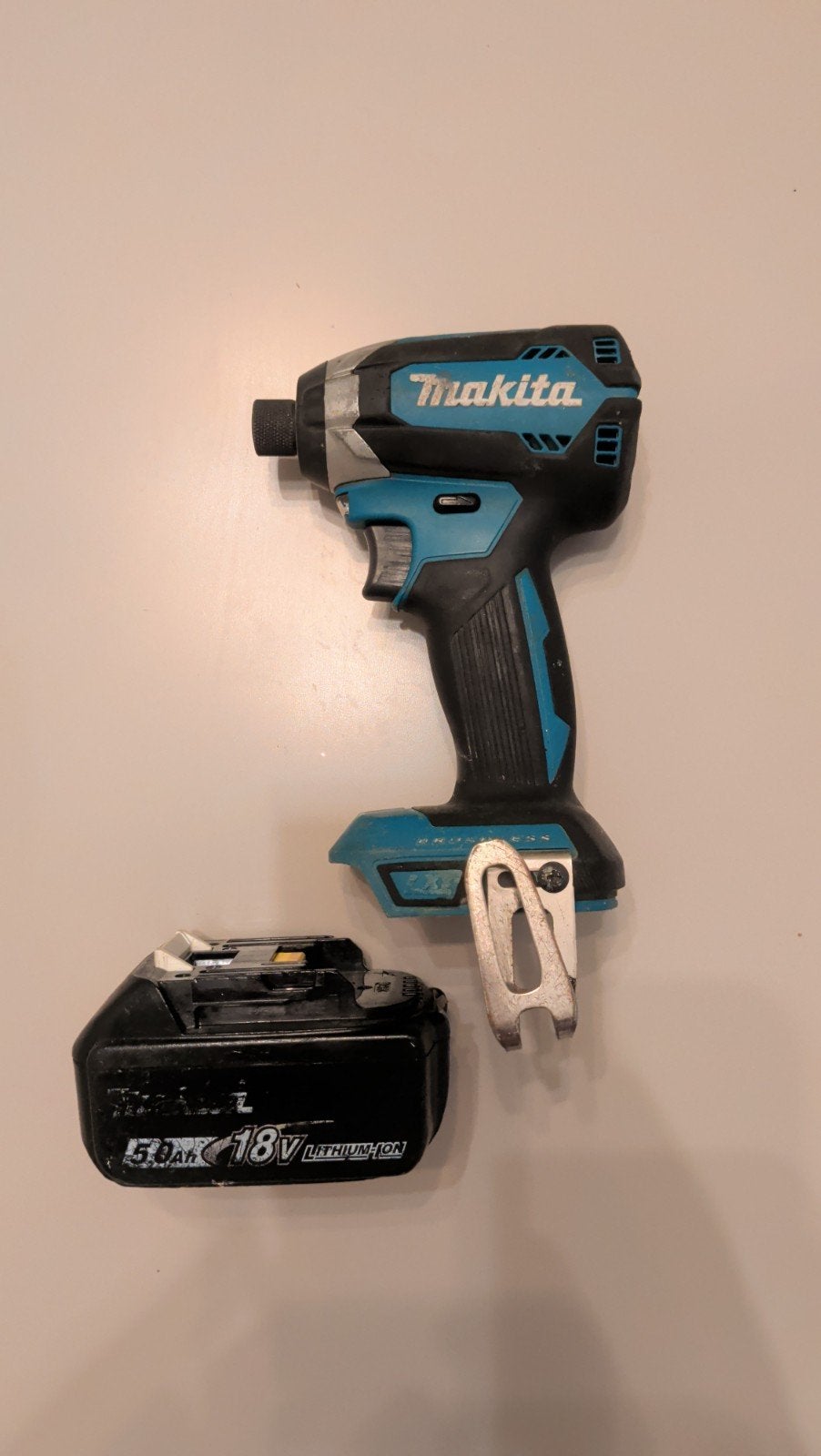 Makita DTD152 Slagschroevendraaier met 5.0 Ah 18v accu, Ophalen of Verzenden, Gebruikt, Overige typen