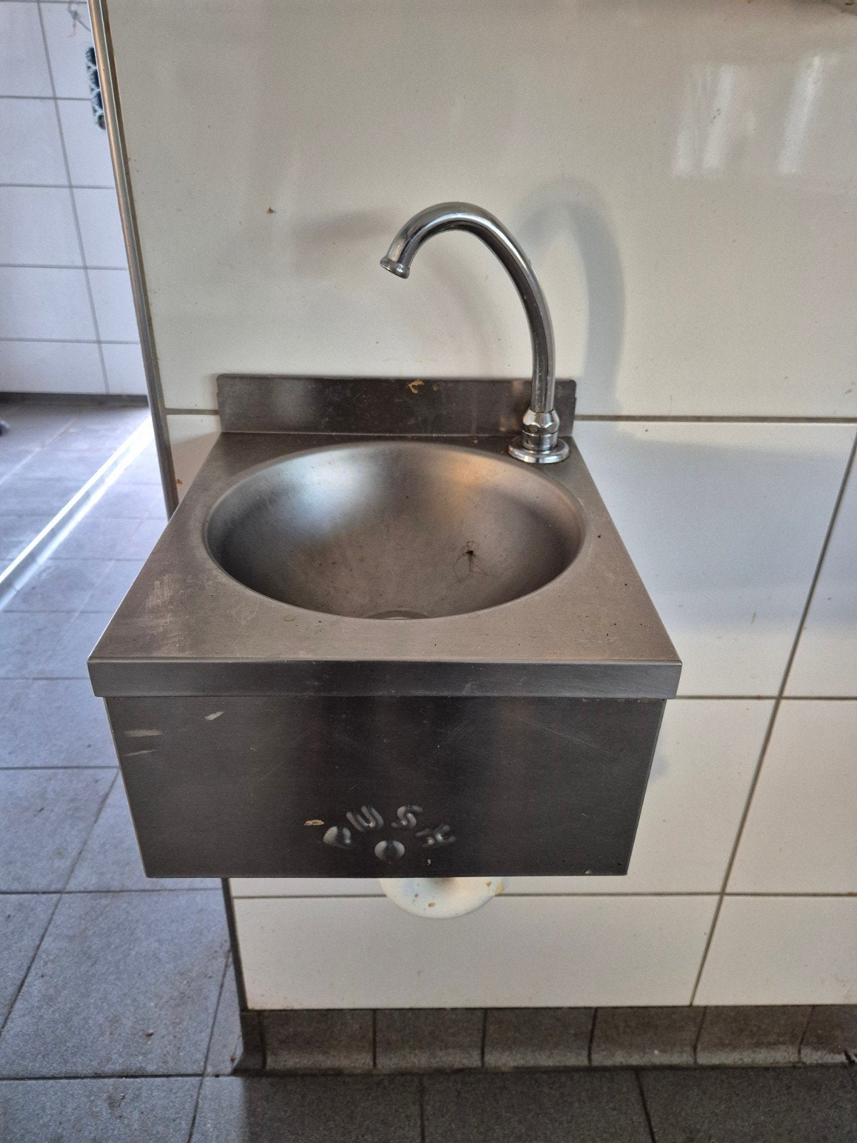 RVS wasbak met kraan - Compact en duurzaam, Ophalen, Gebruikt, Rvs, Wastafel