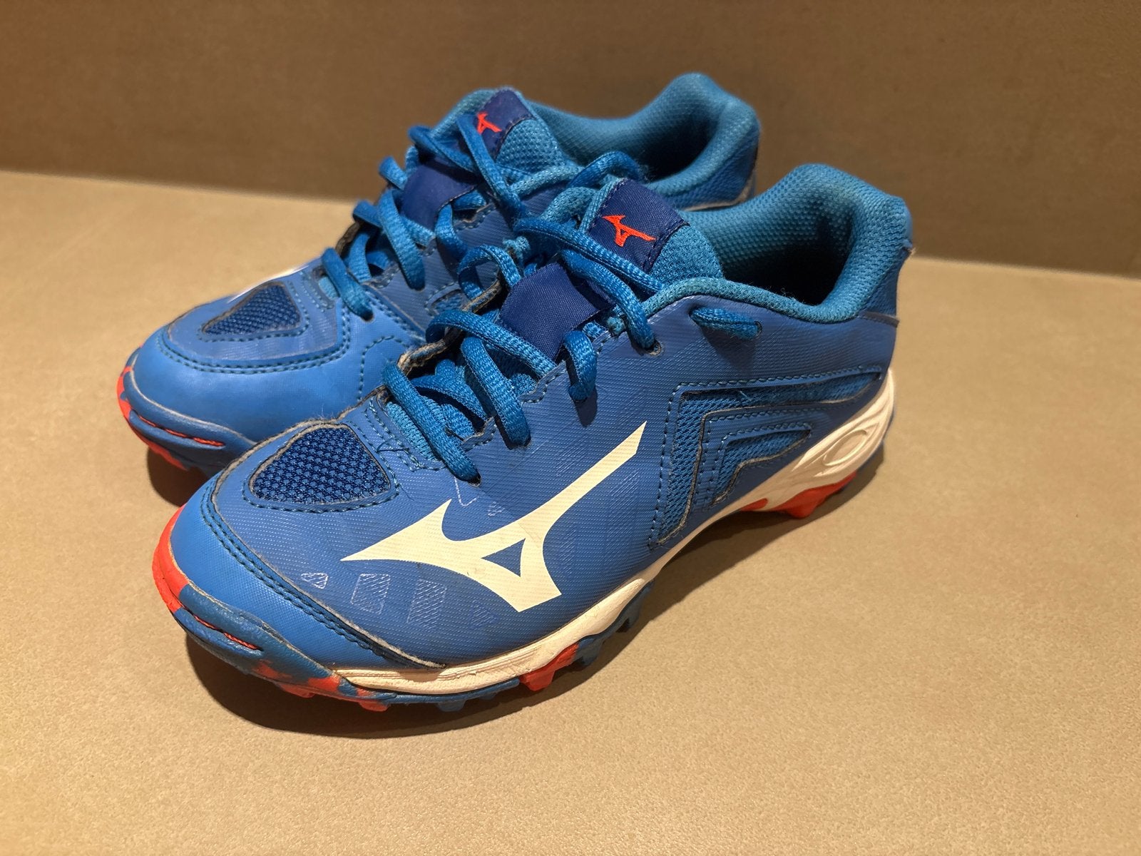 Jongens Korfbalschoenen Mizuno voor kunstgras, maat 32,5, Ophalen of Verzenden, Zo goed als nieuw, Schoenen