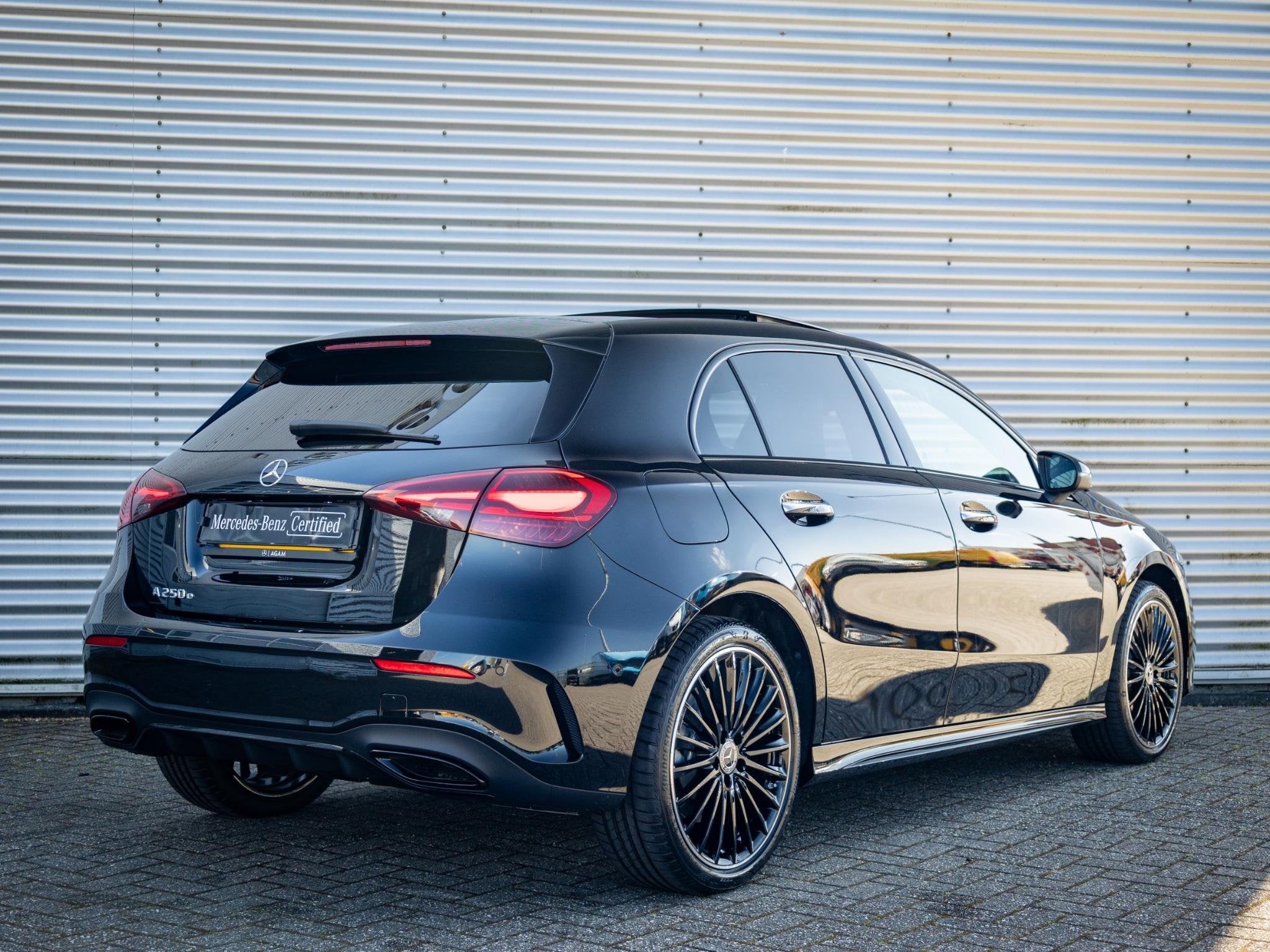 Mercedes-Benz A-Klasse Hatchback 250 e Business Solution AMG, Auto's, Mercedes-Benz, Dealer onderhouden, 4 cilinders, Bedrijf