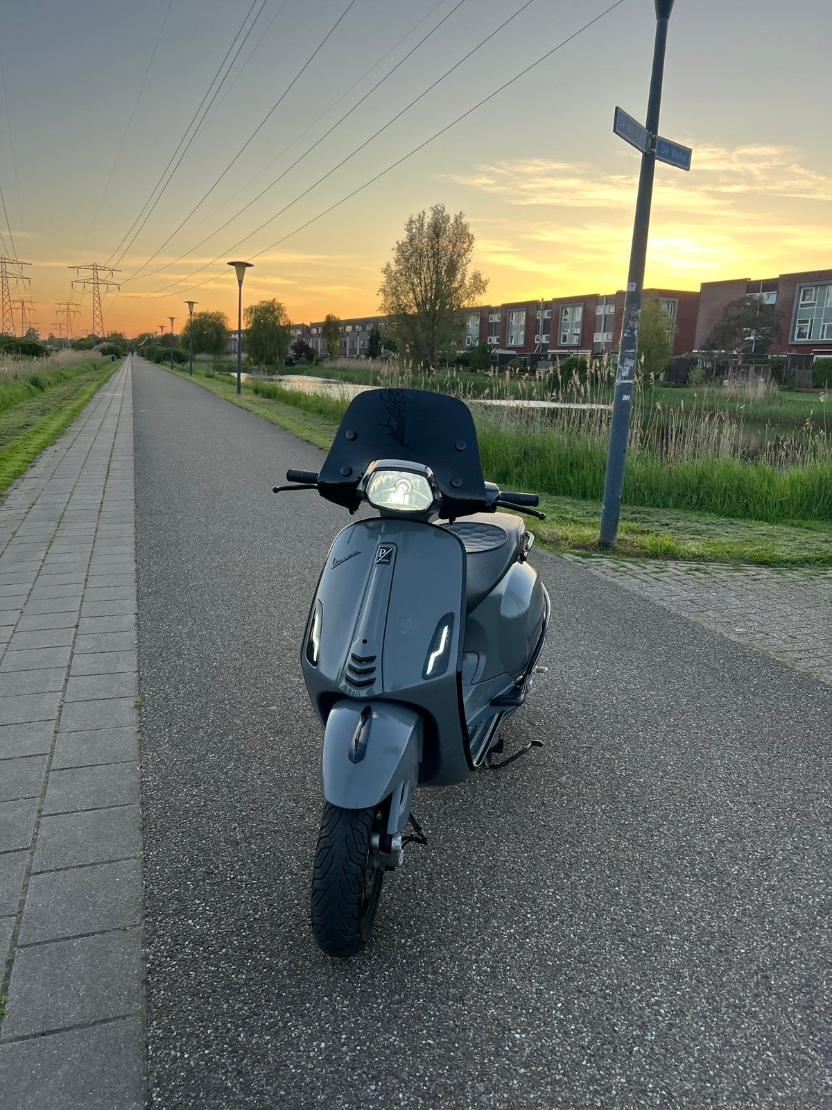 Vespa Sprint - Mat Grijs - Incl. Helm, Fietsen en Brommers, Scooters | Vespa, Ophalen, Gebruikt, Vespa S, Benzine