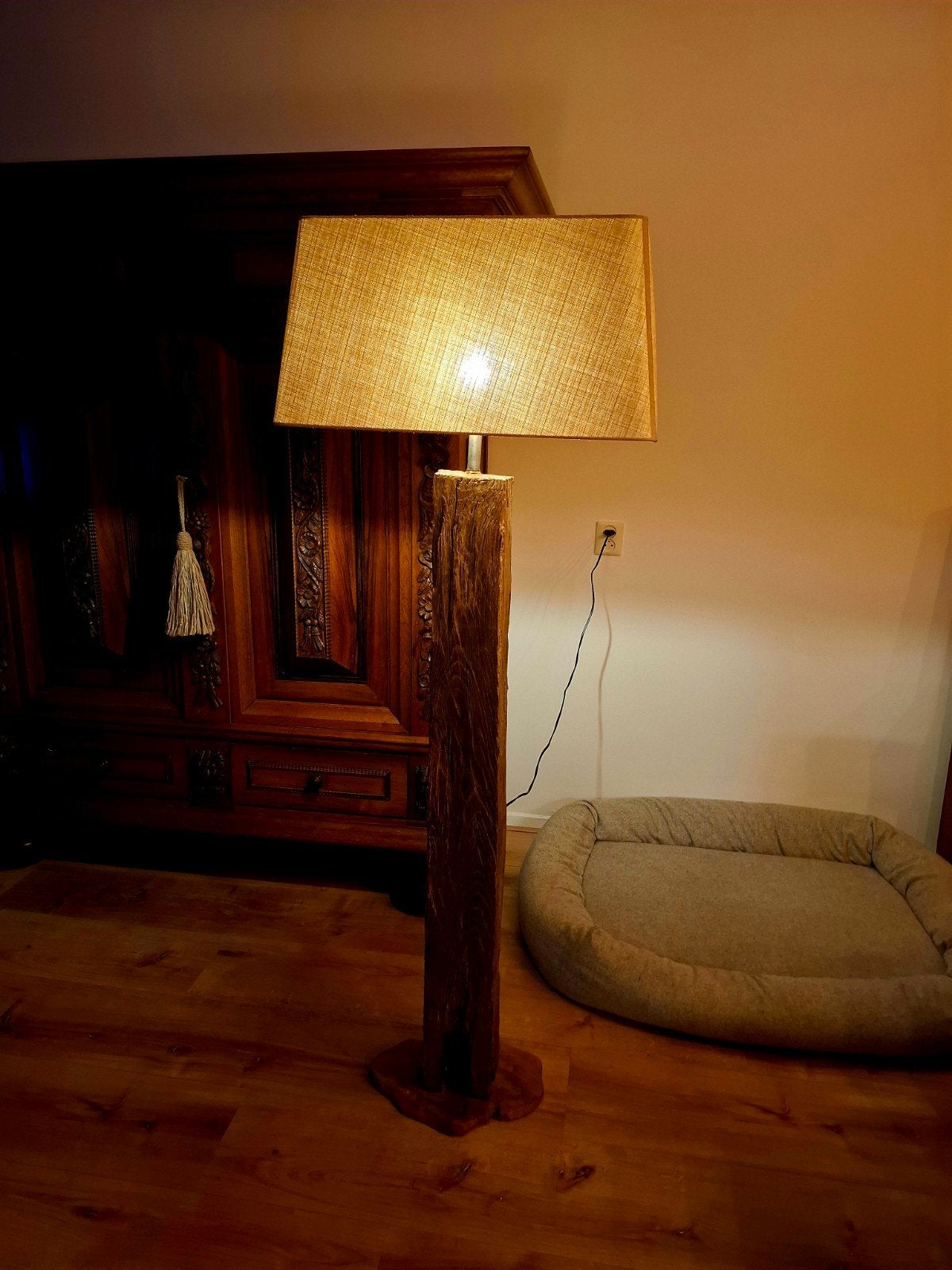 Unieke vloerlamp met houten voet en stoffen kap, Ophalen, Gebruikt, 100 tot 150 cm, Overige fittingen