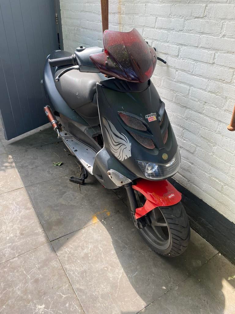Aprilia SR 50 - Start goed, moet afgesteld worden, Fietsen en Brommers, Scooters | Aprilia, Ophalen of Verzenden