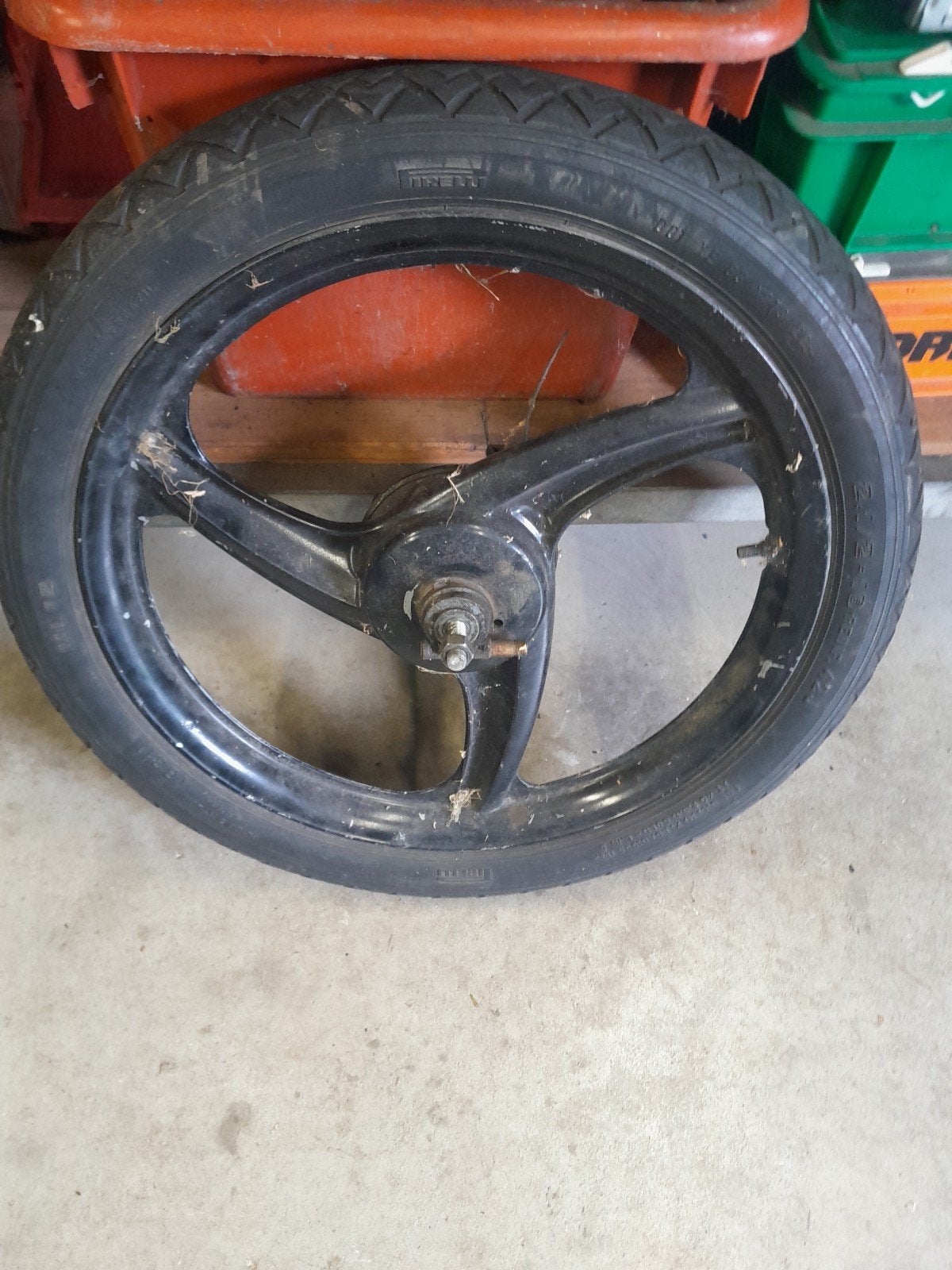 vespa  voorwiel  16 inch, Ophalen of Verzenden