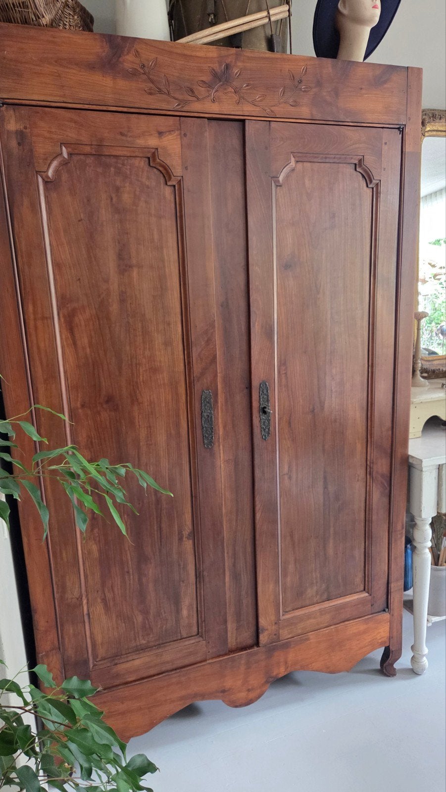 Antieke Franse massief kersenhouten kast uit ca 1860, Ophalen