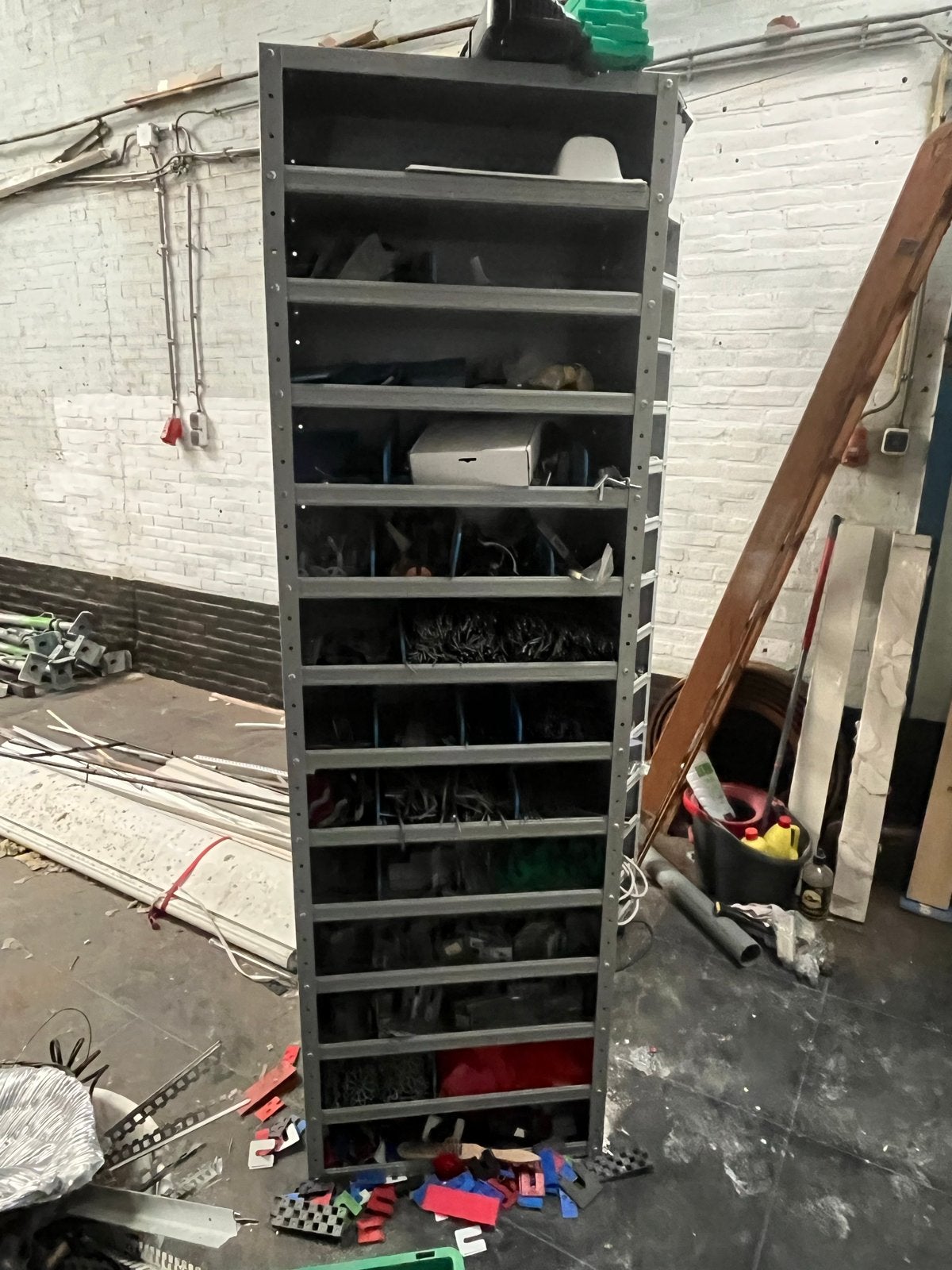 Metalen vakkenkast (2 stuks beschikbaar), Ophalen, Gebruikt