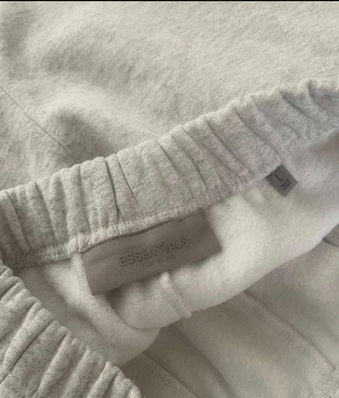 Essentials Fear of god. Maat L. Kleur: Light Oatmeal, Ophalen of Verzenden, Nieuw, Maat 52/54 (L), Grijs