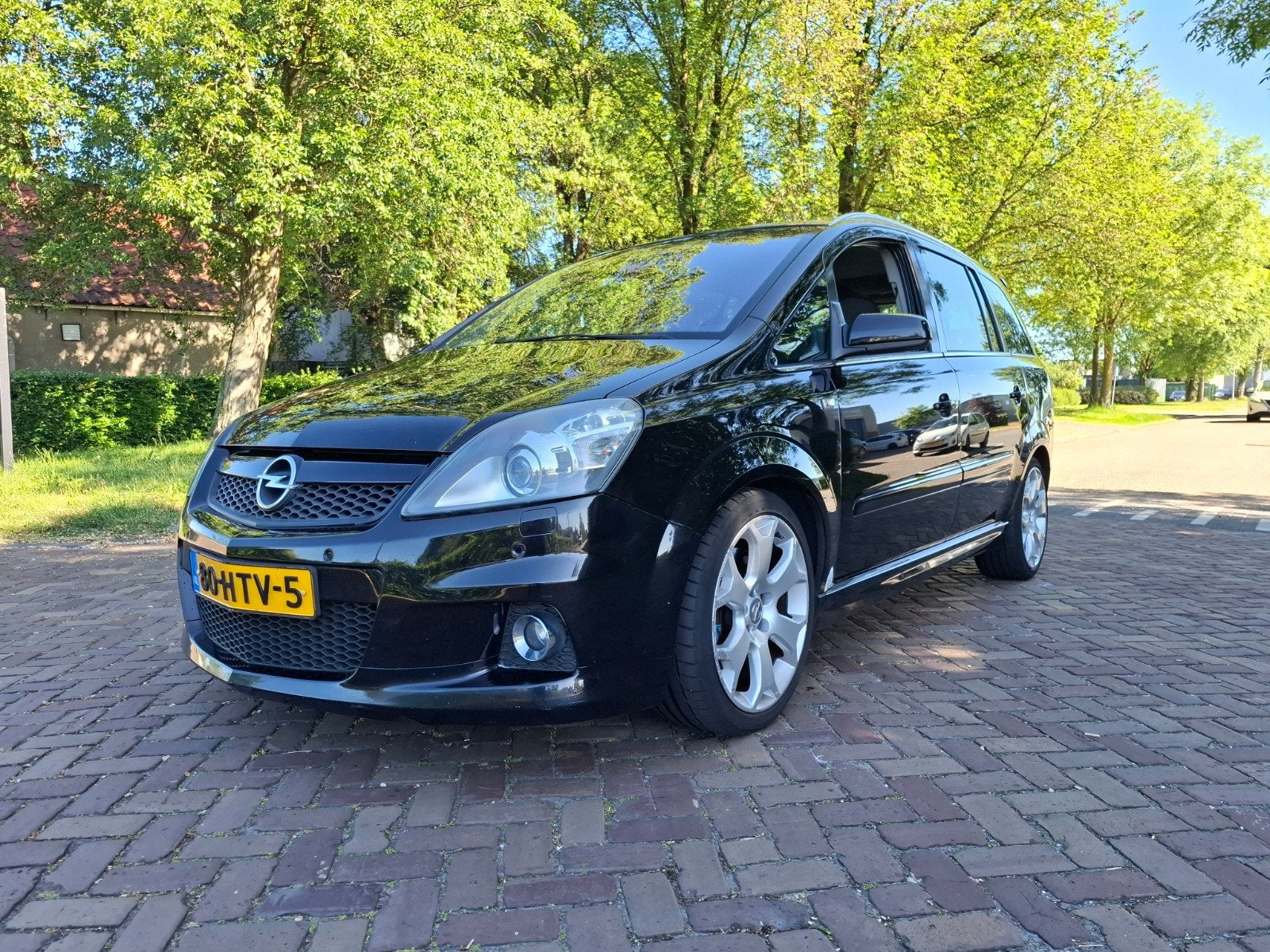 Opel zafira b OPC, nwe klepseals, dis riem, xenon, pdc etc., Voorwielaandrijving, 1998 cc, 4 cilinders, 7 stoelen