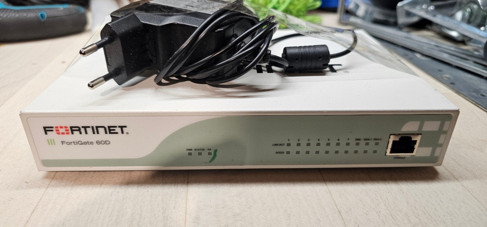 FortiGate 60D Firewall - Ideaal voor lab, Ophalen of Verzenden, Gebruikt, Router, Fortinet