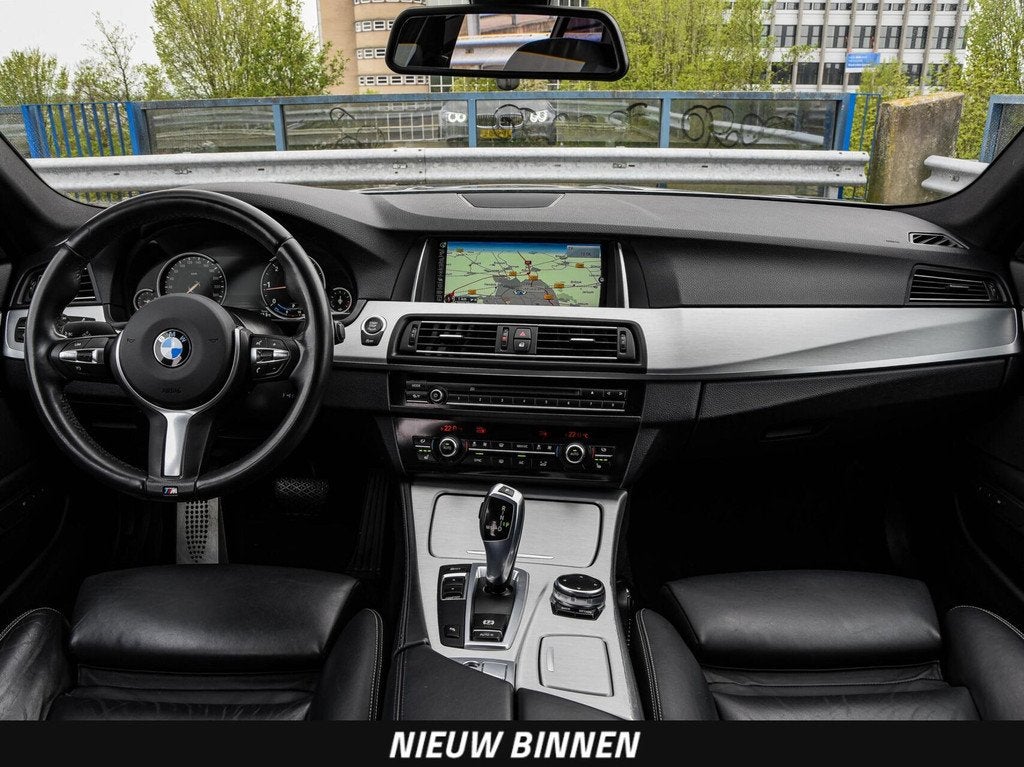 BMW 5-serie Touring 520d High Executive M Sport | Panoramada, Automaat, Achterwielaandrijving, 2000 kg, Diesel