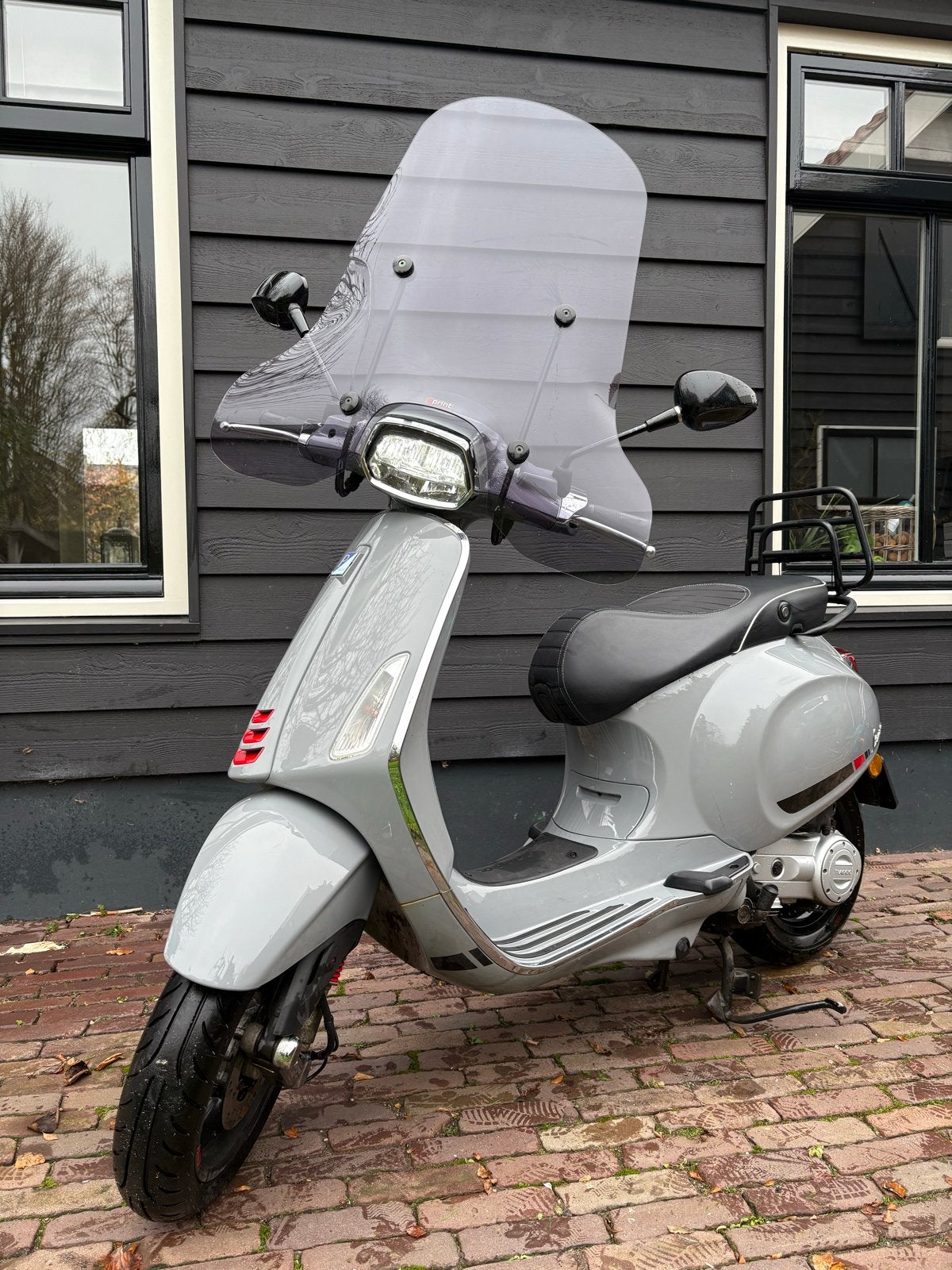 Vespa Sprint Sport 2019 - Nardo Grey - Lichte schade, Fietsen en Brommers, Ophalen, Gebruikt, Benzine, Vespa