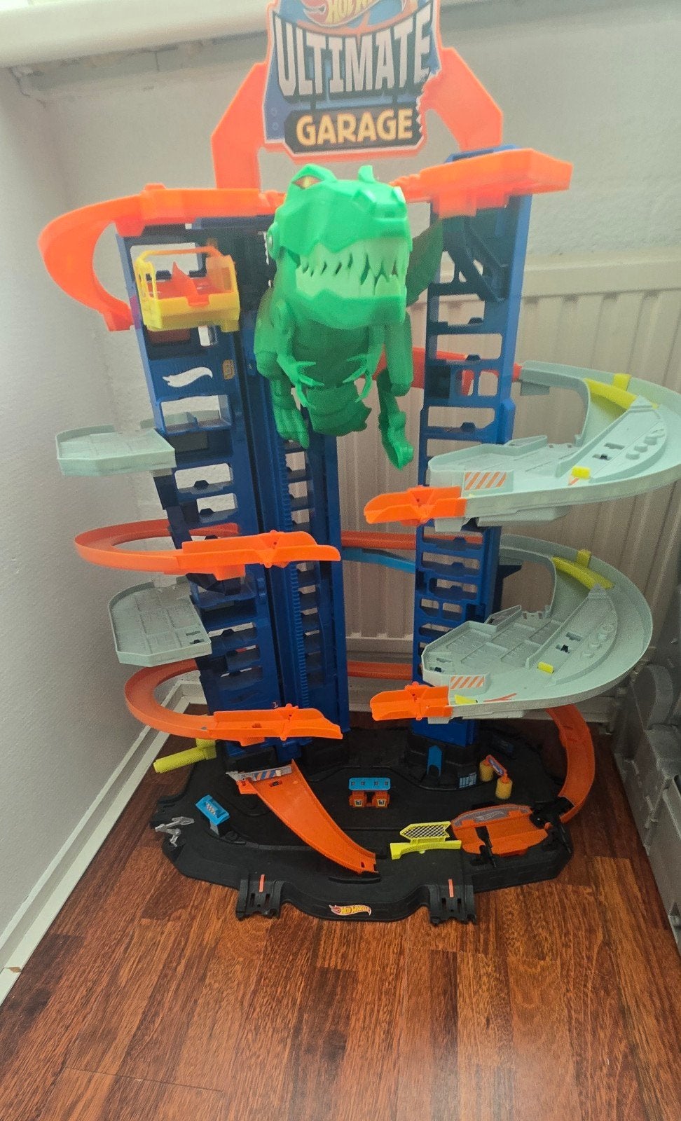 Hot Wheels Ultimate Garage met Dino Aanval, Ophalen, Gebruikt