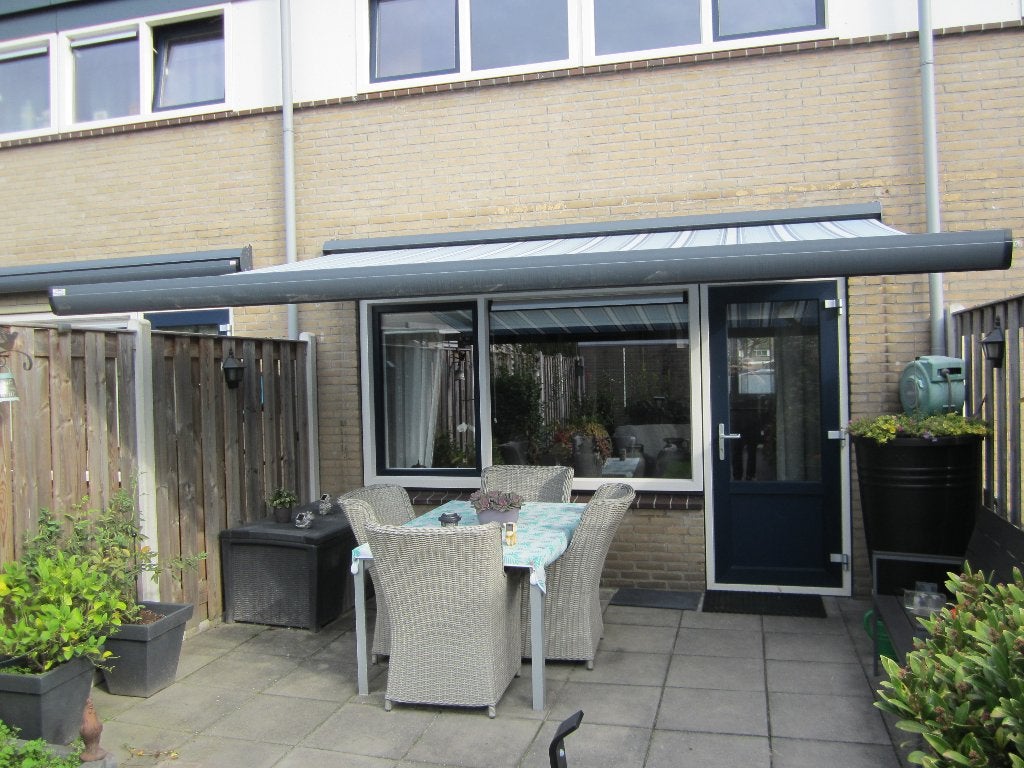 Zonnescherm, Ophalen, Elektrisch, Zo goed als nieuw, 250 cm tot 450 cm