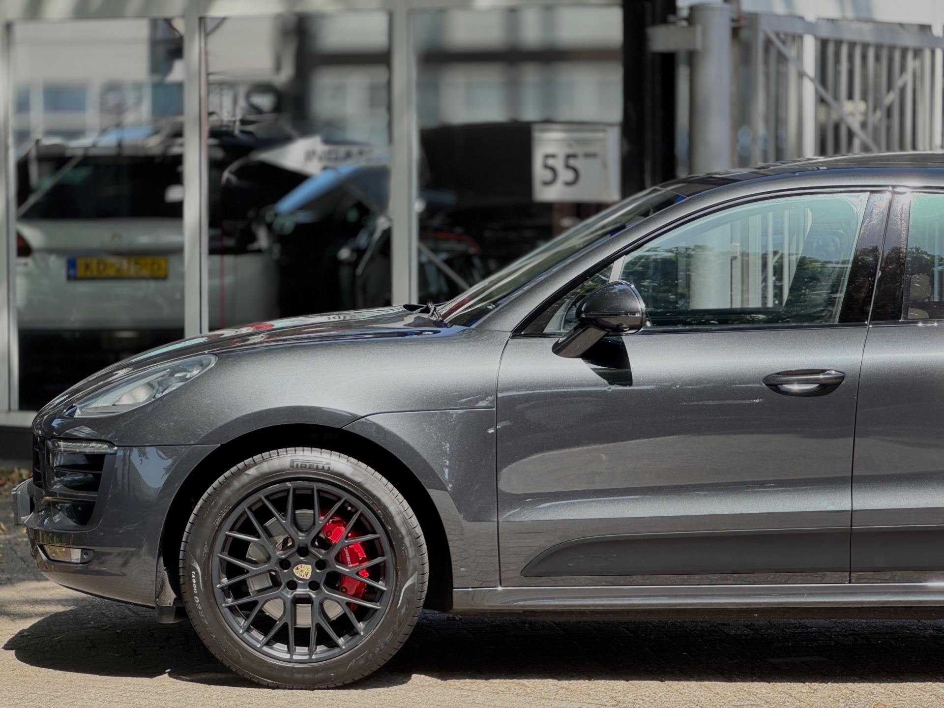 Foto 13 van Porsche Macan 3.0 GTS Burmester ACC Pano Cognac L Chrono Vol