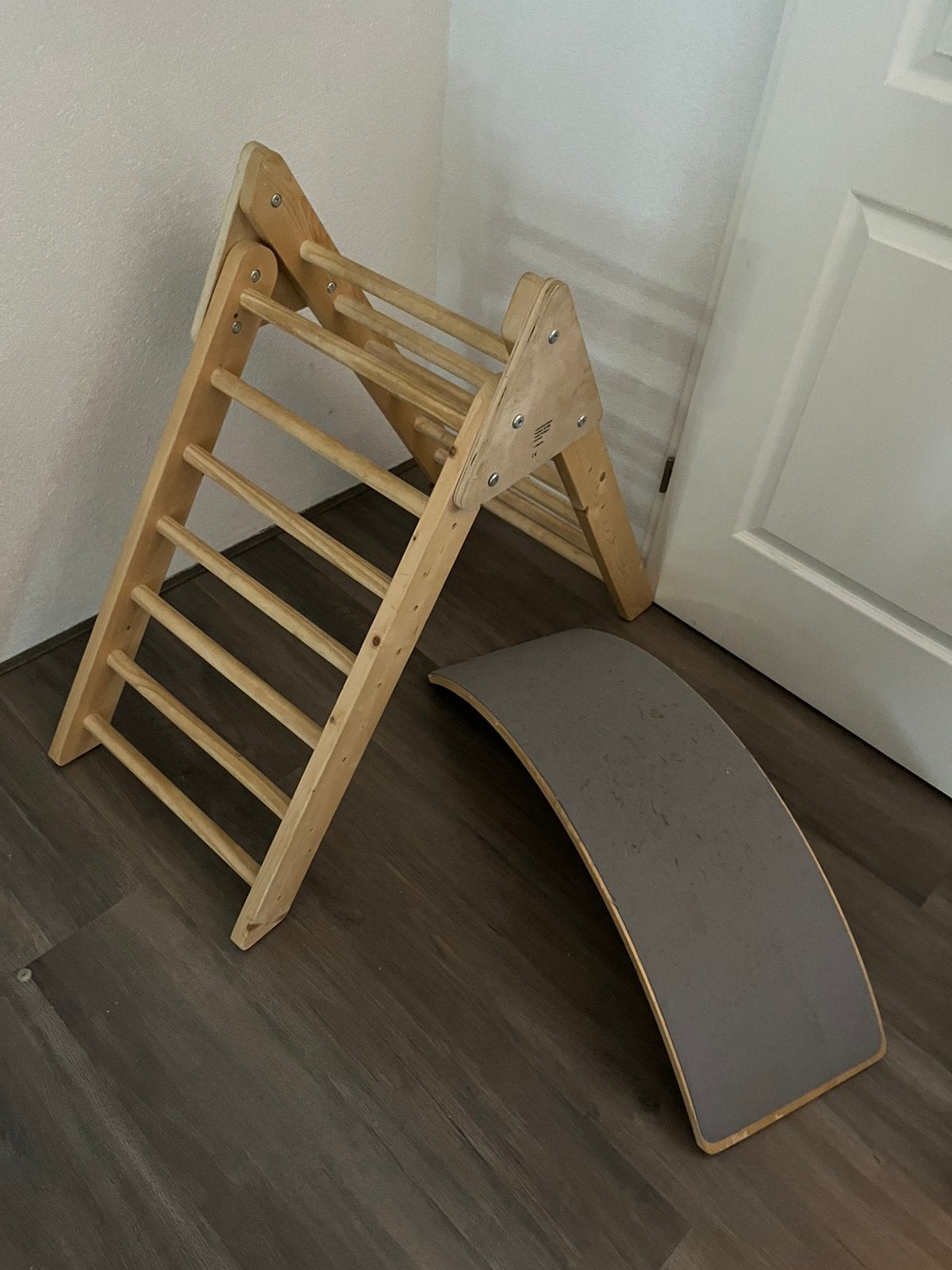 Houten klim driehoek en wobble, Ophalen, Zo goed als nieuw