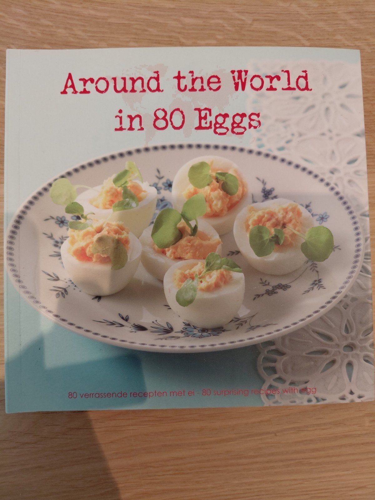 Around the World in 80 Eggs - Kookboek, Ophalen, Stichting Wereld Eidag, Zo goed als nieuw, Hoofdgerechten