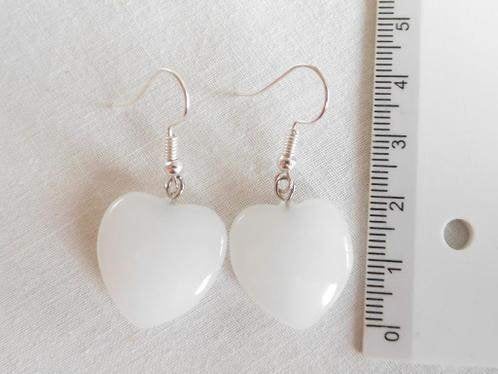 Hartjes oorbellen van witte Jade (F73240), Sieraden, Tassen en Uiterlijk, Oorbellen, Overige materialen, Hangers, Wit, Nieuw