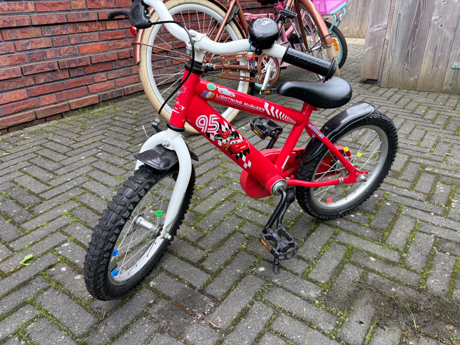 Kinderfiets Cars Lightning McQueen 16 inch, Fietsen en Brommers, Fietsen | Kinderfietsjes, Ophalen, Gebruikt, Terugtraprem, 16 tot 20 inch