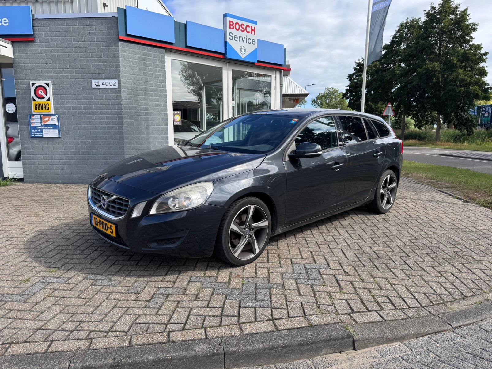 Volvo V60 T3 Start/stop 150pk 2011 Grijs, Auto's, Volvo, Voorwielaandrijving, 1596 cc, Zwart, 4 cilinders