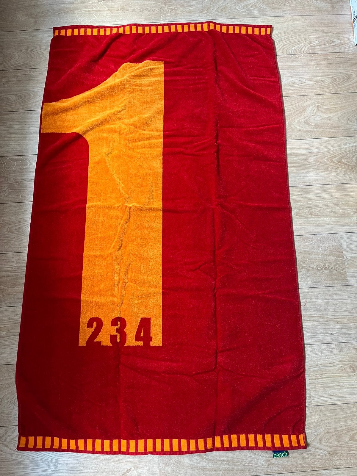 Badlaken / strandlaken Rood - oranje (165 x 95 cm) Als nieuw, Ophalen of Verzenden, Zo goed als nieuw, Rood, Overige typen