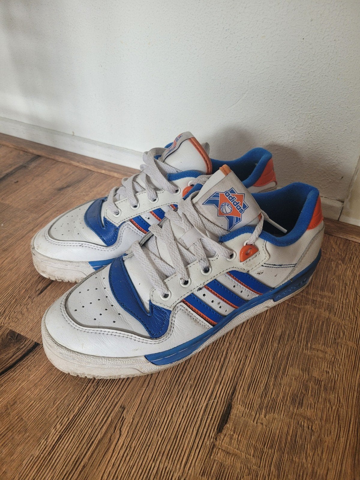 Adidas Rivalry Low Sneakers - Wit, Blauw, Oranje, Kleding | Heren, Schoenen, Blauw, Ophalen of Verzenden, Sneakers of Gympen, Adidas