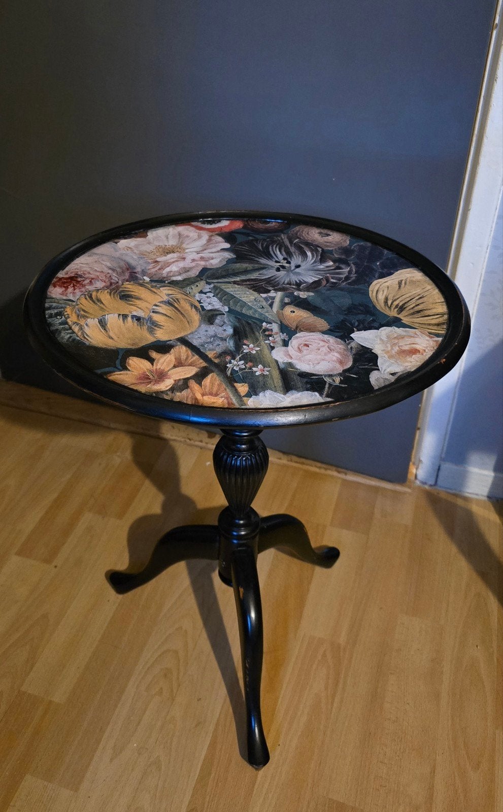 Oud houten bijzet tafeltje floraal decor, Ophalen of Verzenden, Rond, Minder dan 55 cm, 45 tot 60 cm