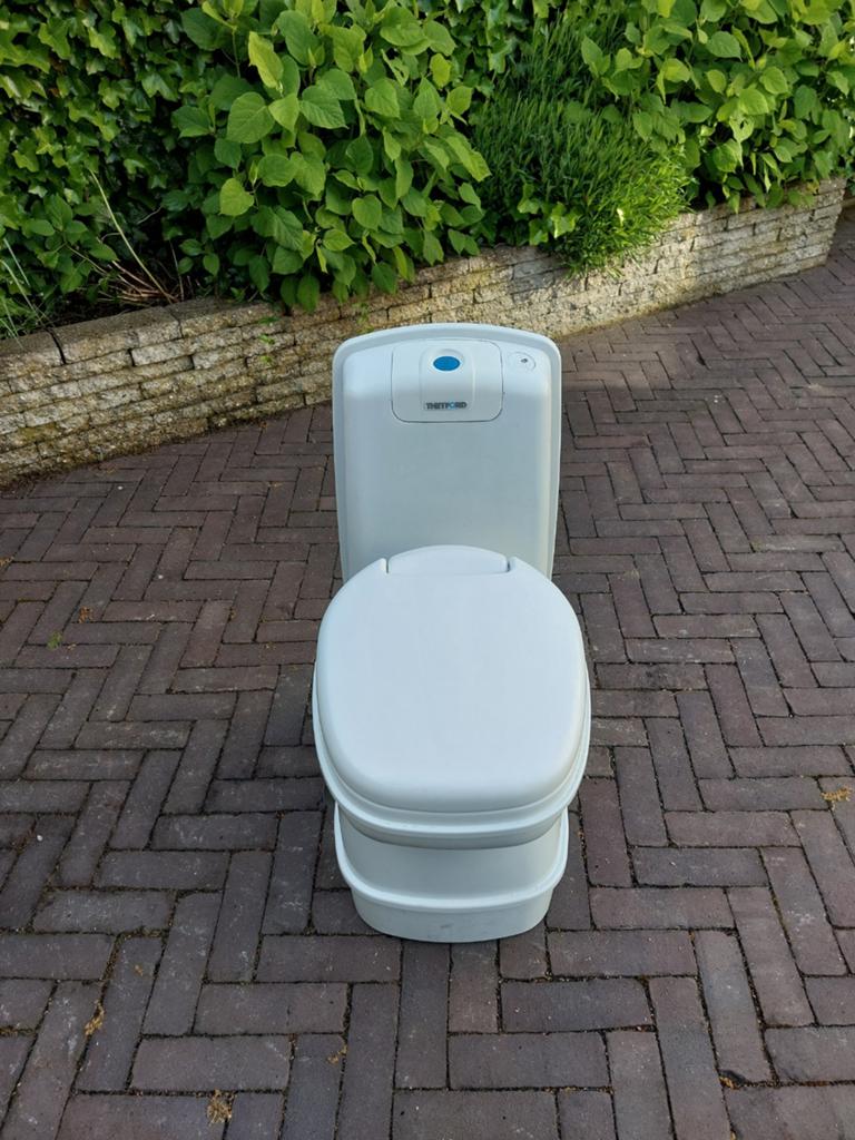 Thetford wc cassette toilet, Ophalen
