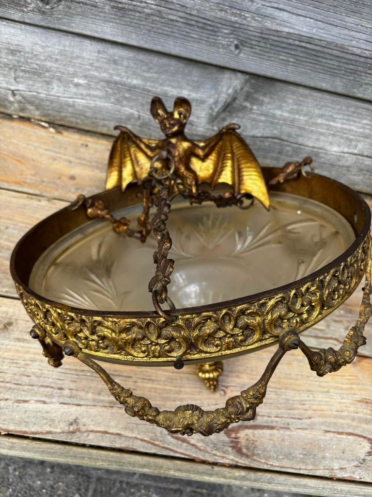 Antieke  gothic armatuur van lamp messing of brons, Ophalen
