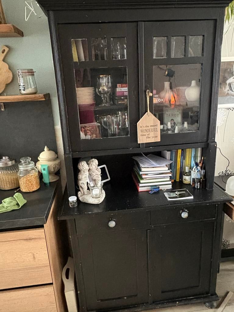 Zwart dressoir met vitrinekast - landelijke stijl, Huis en Inrichting, Kasten | Buffetkasten, Ophalen, Zo goed als nieuw, 25 tot 50 cm