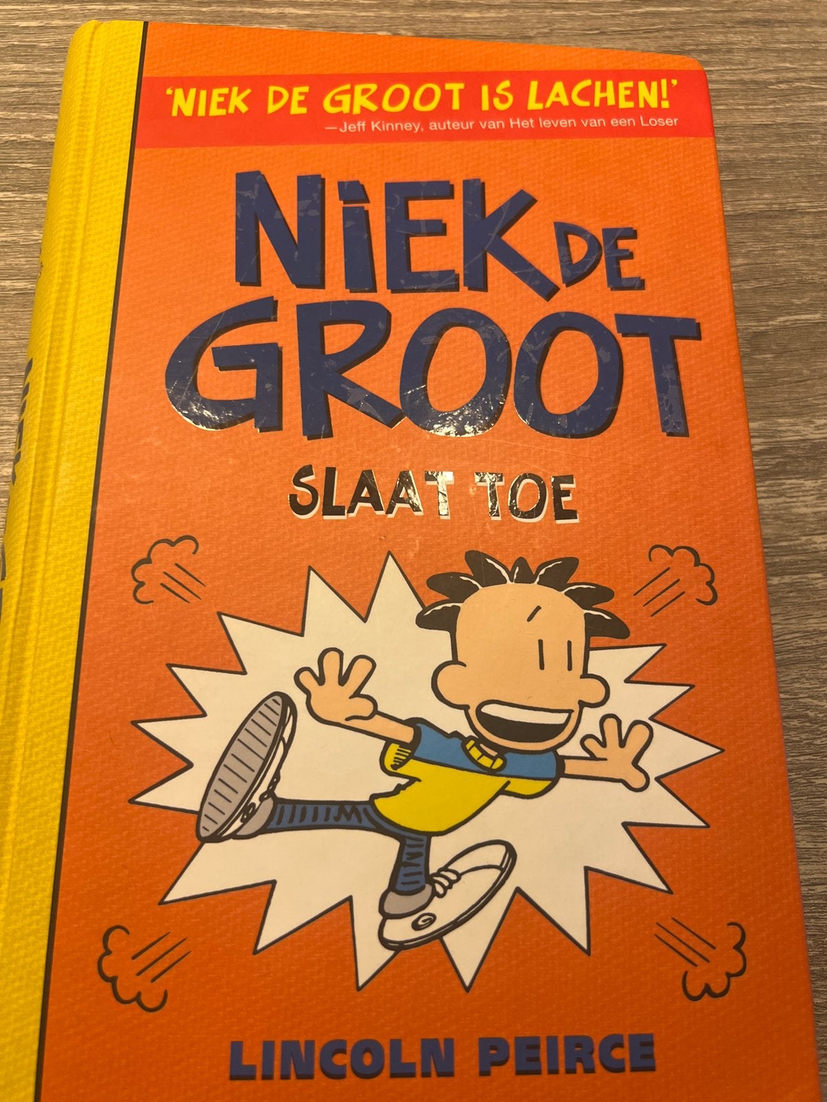 Niek de Groot Slaat Toe - Lincoln Peirce, Ophalen of Verzenden, Zo goed als nieuw, Fictie