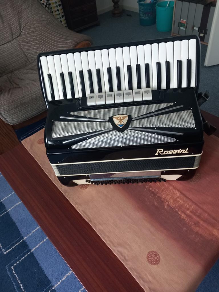 80bs 3korige  Rossini Italia, Muziek en Instrumenten, Accordeons, Overige merken, Gebruikt, 80-bas, Met koffer