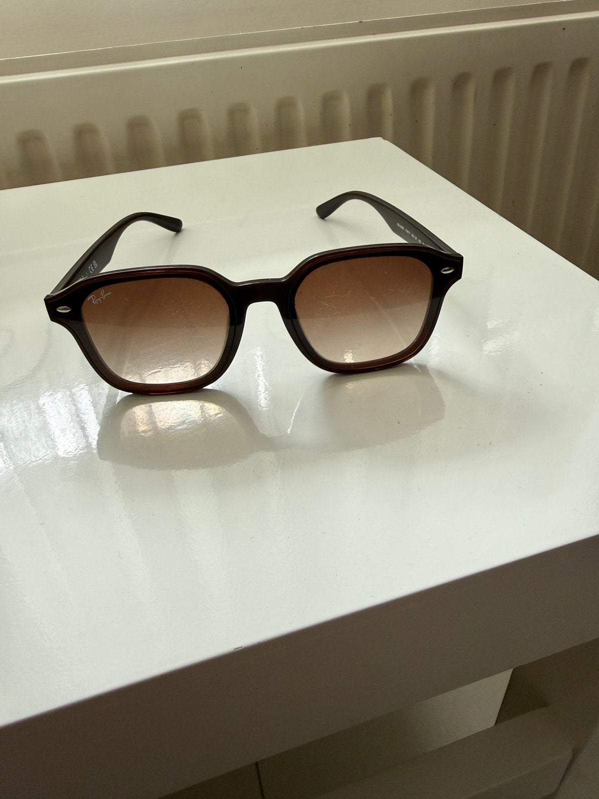 Ray-Ban Zonnebril RB4458D - Stijlvol en Beschermend, Gebruikt, Zonnebril, Bruin, Ophalen of Verzenden