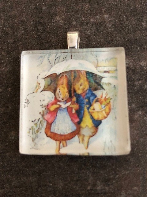 Beatrix Potter Peter Rabbit Hanger Bunnies in the Snow Nieuw, Verzamelen, Beelden en Beeldjes, Ophalen of Verzenden, Nieuw, Dier